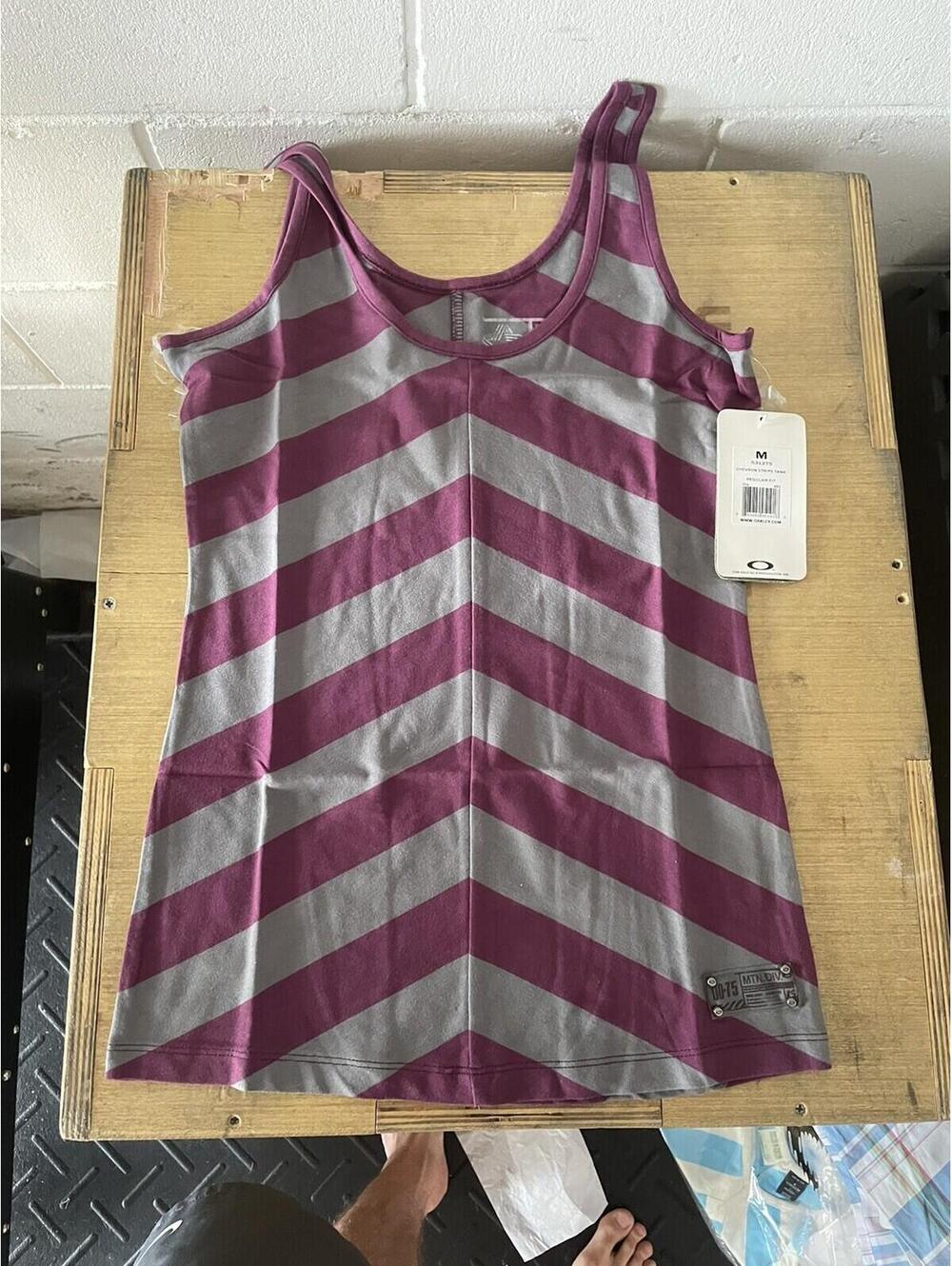 Oakley Womens Chevron Stripe Tank Wine Size Medium new